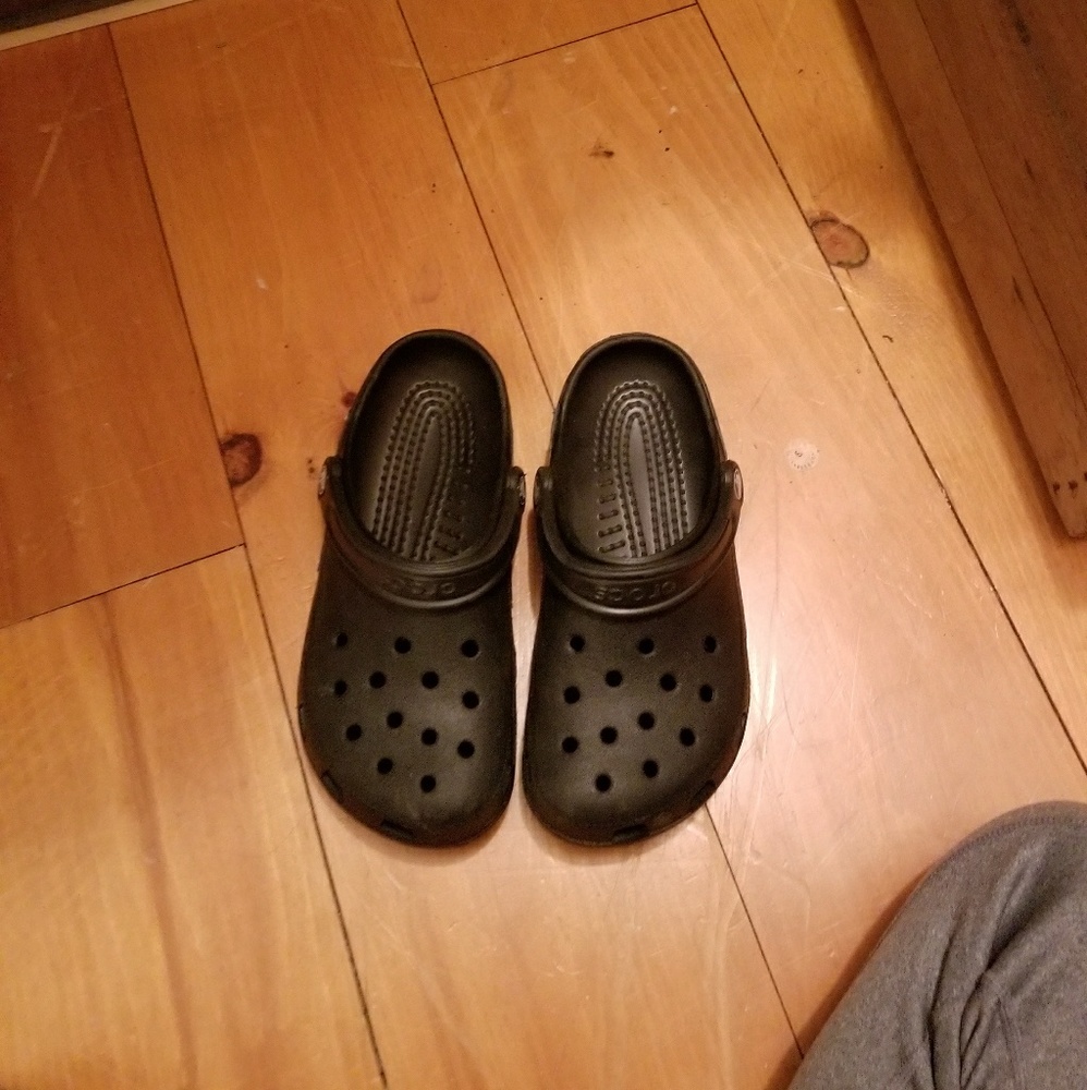black crocs